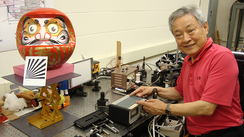Professor Keigo Iizuka demonstrates his experimental omni-focus laparascope setup.