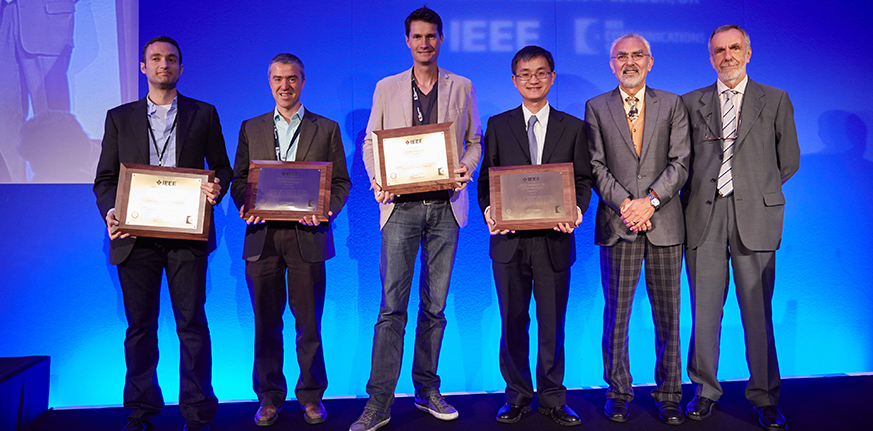 From left to right: Paper co-authors Osvaldo Simeone, Stephen Hanly, David Gesbert, and Wei Yu, IEEE Communications Society Awards Committee Chair Professor Lajos Hanzo, and President of IEEE Communications Society Professpr Sergio Benedetto.
