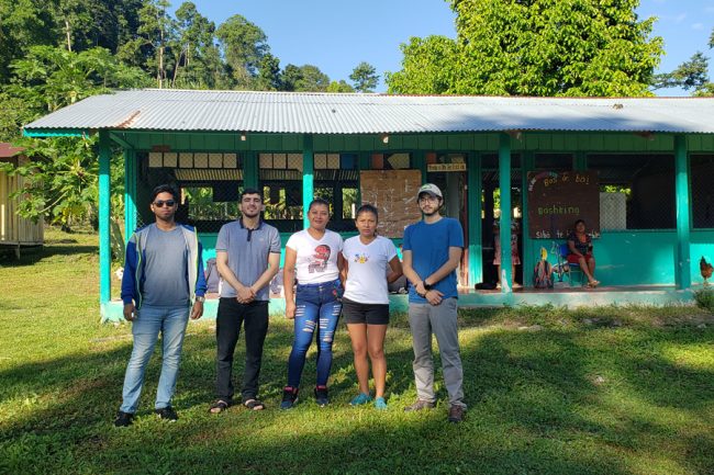 Left to right: Shafiul Ferdous (Year 4 MIE), Zarak Khan (Year 4 MIE), Angélica Mora (Vice-president, Cerrro Azul Community Association), Carmen Figueroa (Principal, Cerro Azul Primary School) and Diego Amores (Year 4 ECE) in front of Escuela Cerro Azul. The U of T Engineering student are designing a solar installation to provide power for the school. (Photo courtesy Diego Amores)