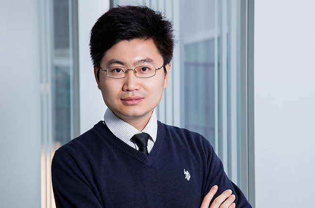 Professor Xilin Liu advances the technologies of integrated circuits and machine learning to help modulate brain networks for applications in health care, such as relieving or suppressing neurological disorders and conditions. (Photo: Jaxson Batter)