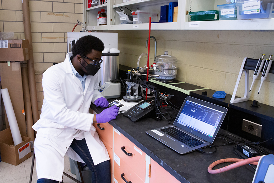 Oseremen Ebewele in the lab